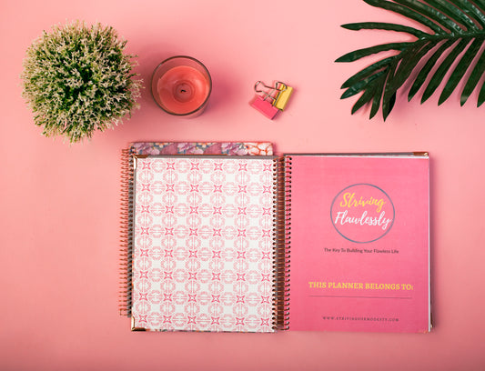 Striving Flawlessly Muslimah Planner: Undated Edition